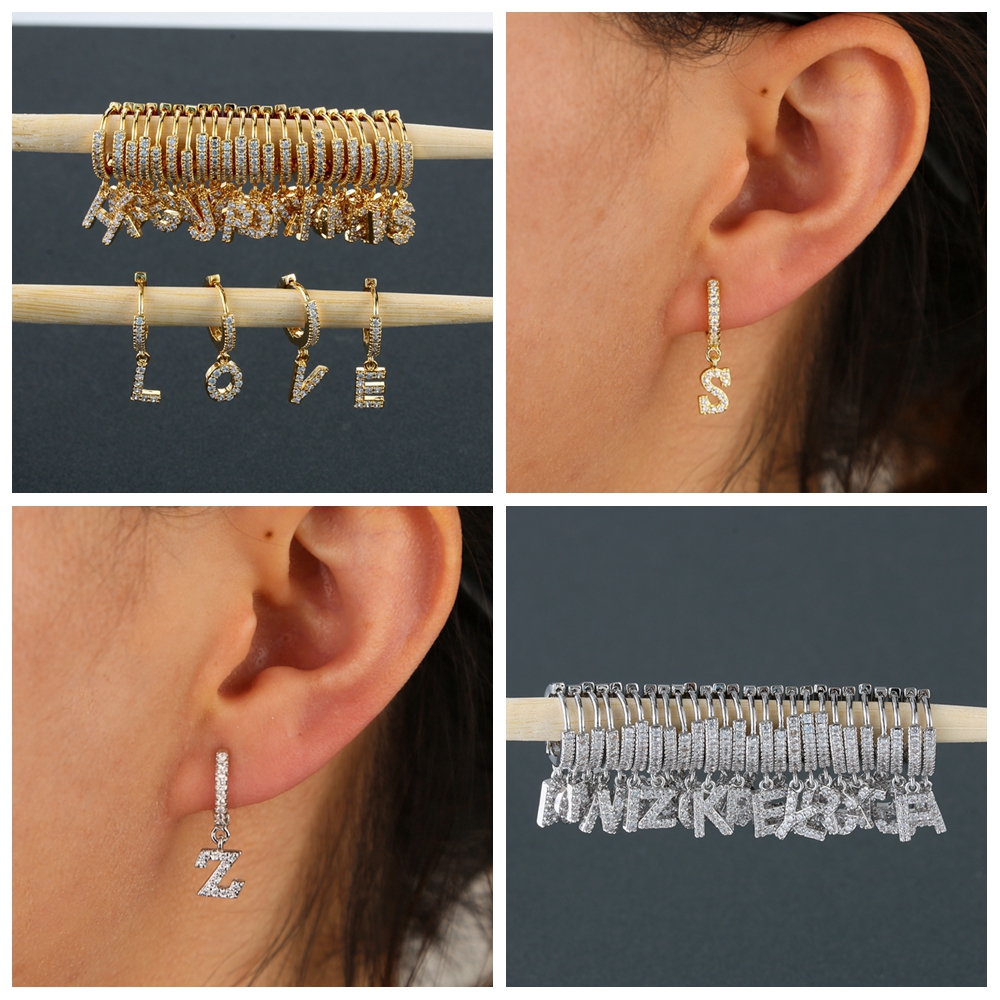 Khuyên tai mặt hình chữ cái tiếng Anh độc đáo