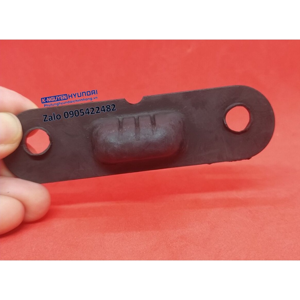 Xe STAREX đời 2000~2005/ Đệm cao su giảm chấn cửa lùa - Mã số 8324043001