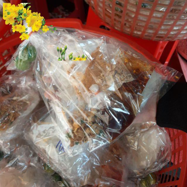Bánh tráng sa tế mắm me kho phiên bản lớn Trọng Nghĩa