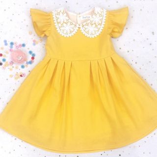 Đầm linen vàng phối ren