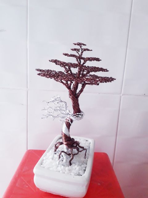 Cây bonsai bằng dây đồng giả lũa trắng.