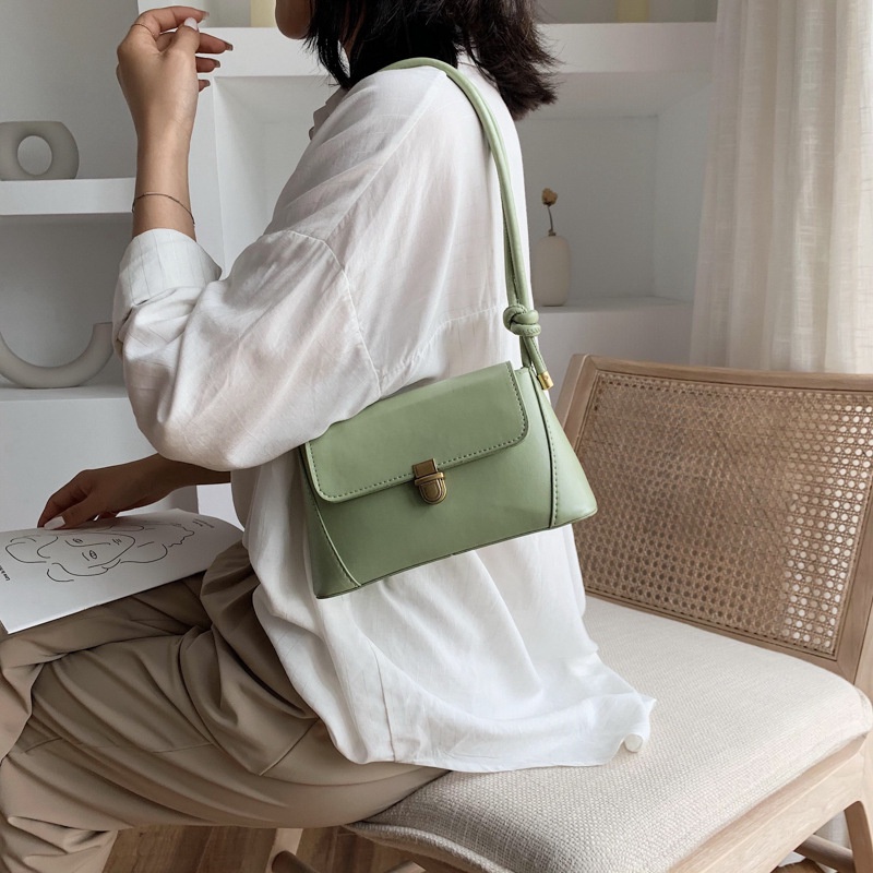 Underarm bag women's bag 2020 new fashion spring and summer retro French Sheng Shi commuter advanced single shoulder bag stick bag