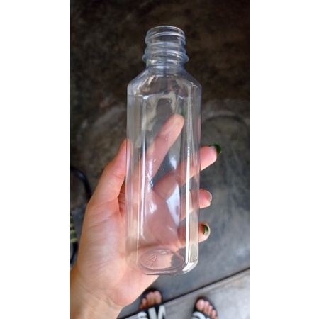 Chai nhựa đựng trà sữa vuông nắp đen 330ml