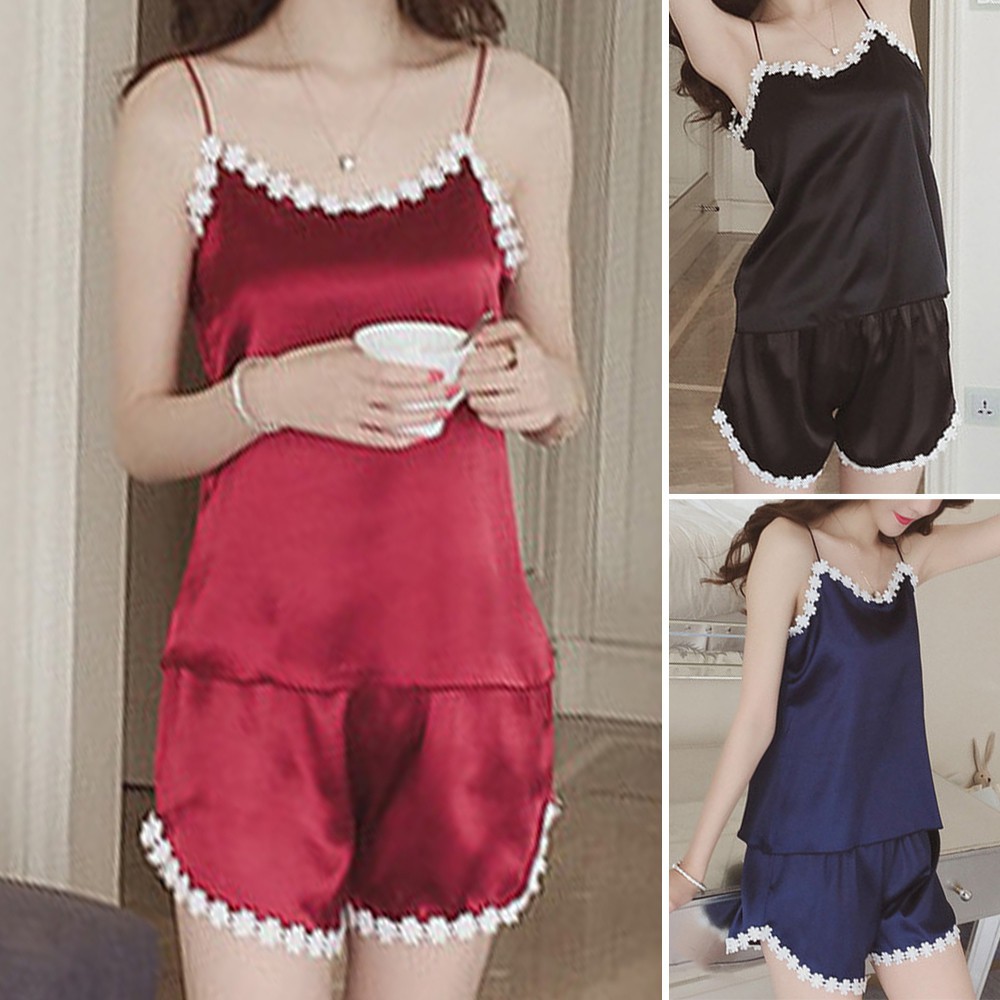 Set đồ ngủ gồm áo sát nách + quần ngắn chất phi bóng quyến rũ cho phái nữ