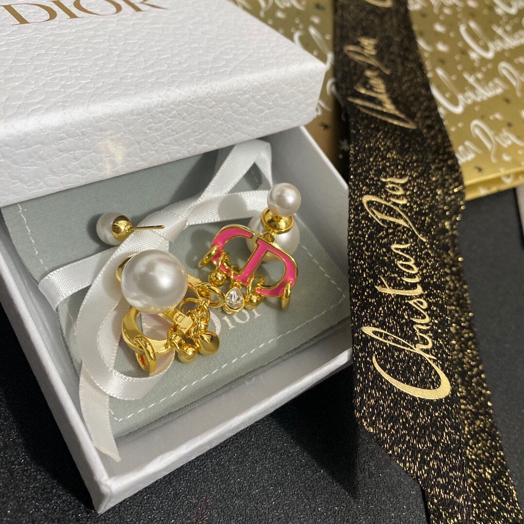 Khuyên Tai Dior Đơn Giản Bằng Thép Titan In Logo Chữ Cái / Cá Nhân / Tinh Tế / Thanh Lịch Cho Nữ