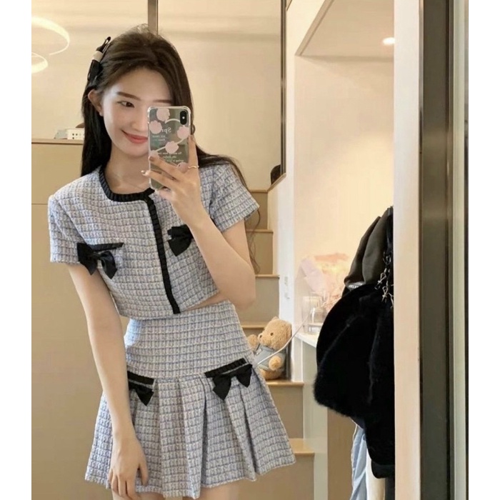 SET ÁO DẠ CARO NHÍ ĐÍNH NƠ ĐEN VIỀN REN ĐEN + CHÂN VÁY XẾP LY ĐÍNH NƠ ĐEN