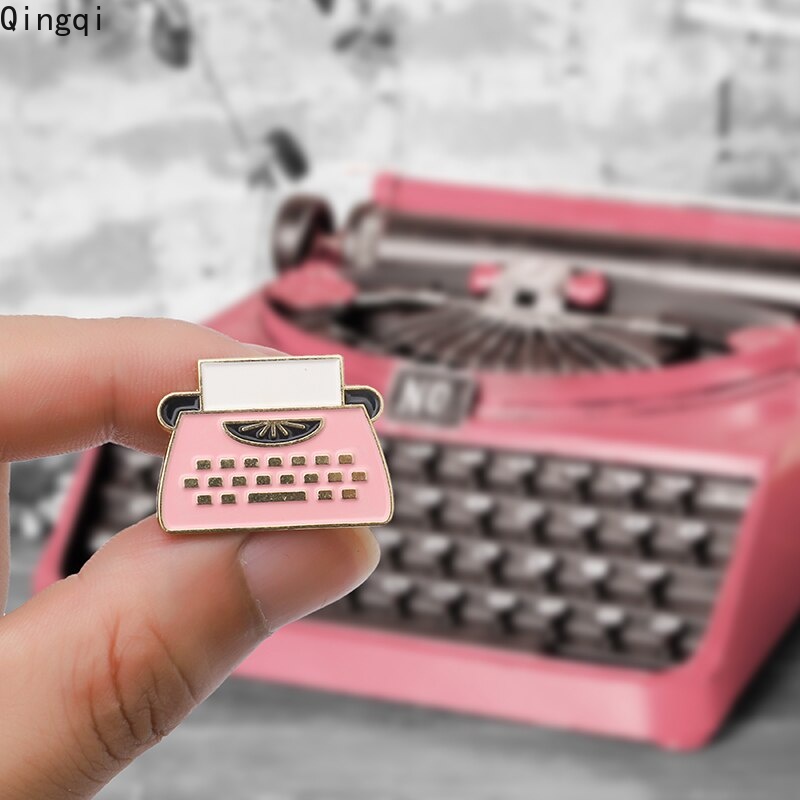 Ghim cài áo Miss Zoe hình máy đánh chữ/ đĩa than phong cách vintage