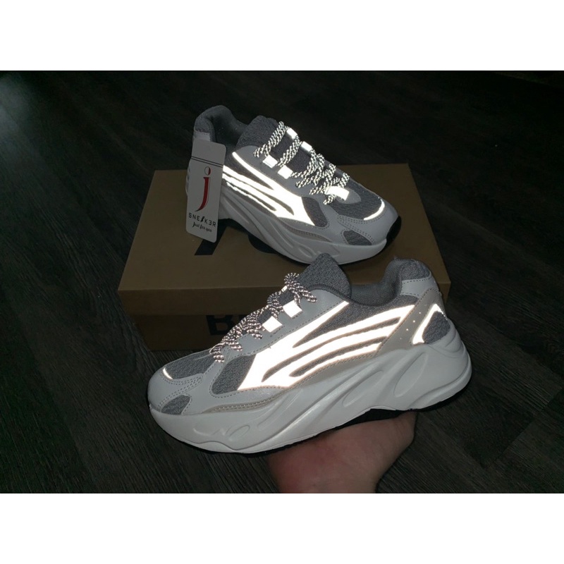 [Tặng box+bill] Giày thể thao sneaker🔥Giày yz 700 phản quang độn đế nam nữ 36-44.. | BigBuy360 - bigbuy360.vn