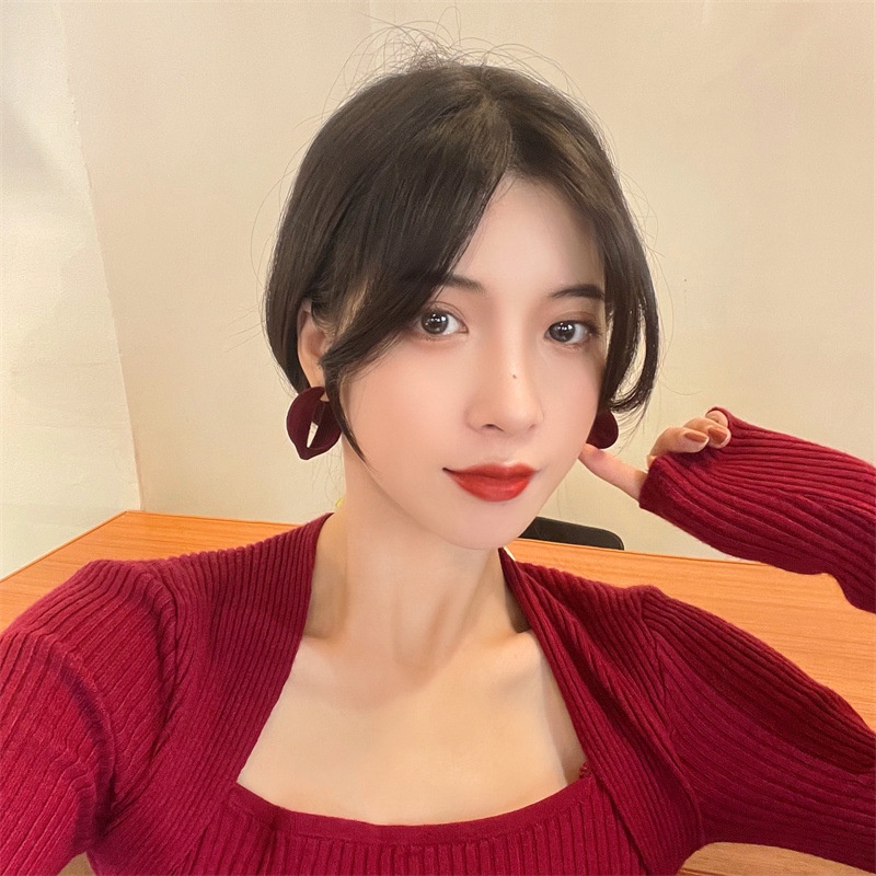 Bông tai khoen màu đỏ biểu tượng năm mới mai mắn BT252