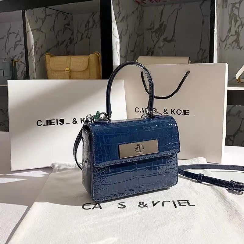 Túi xách tay đeo vai mẫu 2022 thời trang dành cho nữ