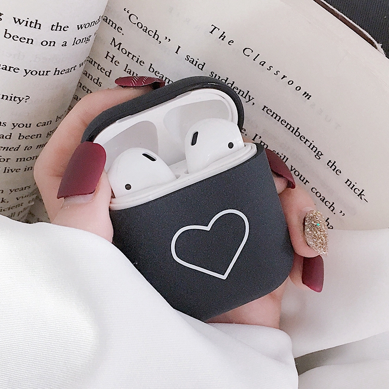 Vỏ bọc bảo vệ hộp sạc tai nghe Bluetooth Apple Airpods 1 2 họa tiết trái tim màu đỏ