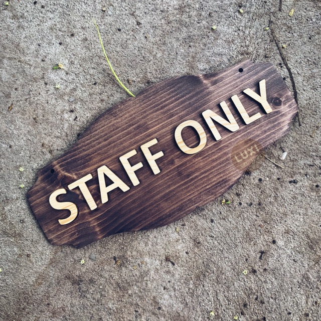 Bảng gỗ treo cửa STAFF ONLY chỉ dành cho nhân viên - LUXI DECOR