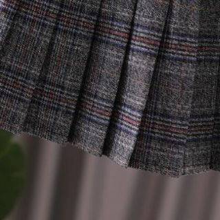 Chân váy xếp li bé gái