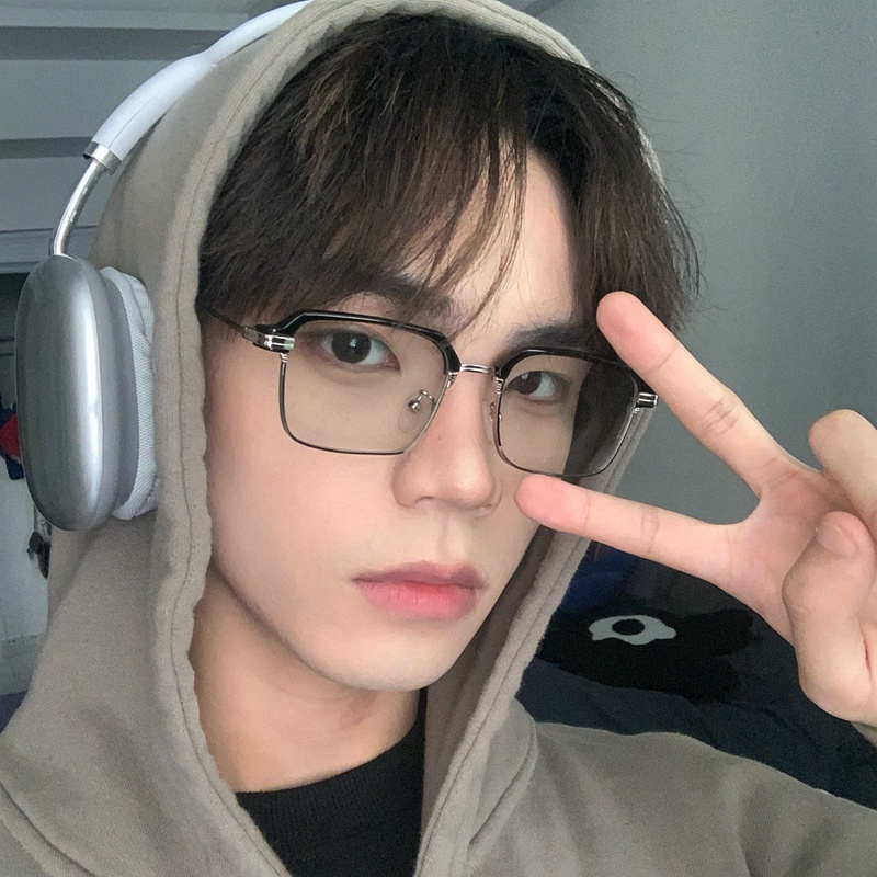 Kính Chống Nắng Nửa Gọng Kim Loại Trong Suốt Chống Ánh Sáng Xanh Thời Trang Mới