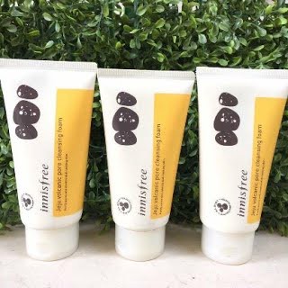 Sữa rửa mặt Innisfree tro núi lửa jeju volcanic pore cleansing foam