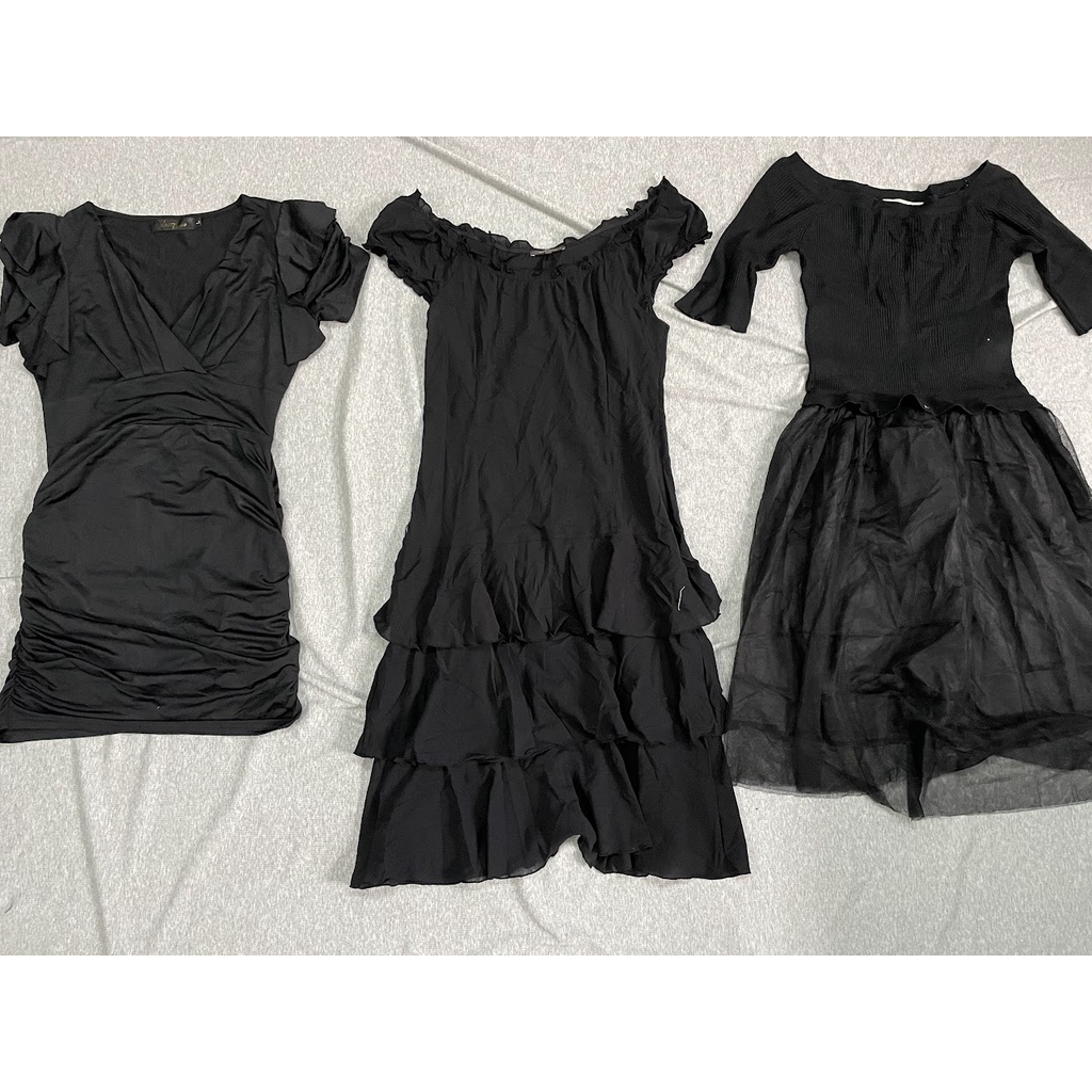 Đầm size S-hết đen giữa