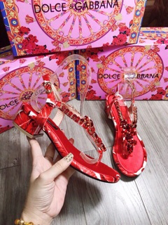 Sandal xỏ ngón đá