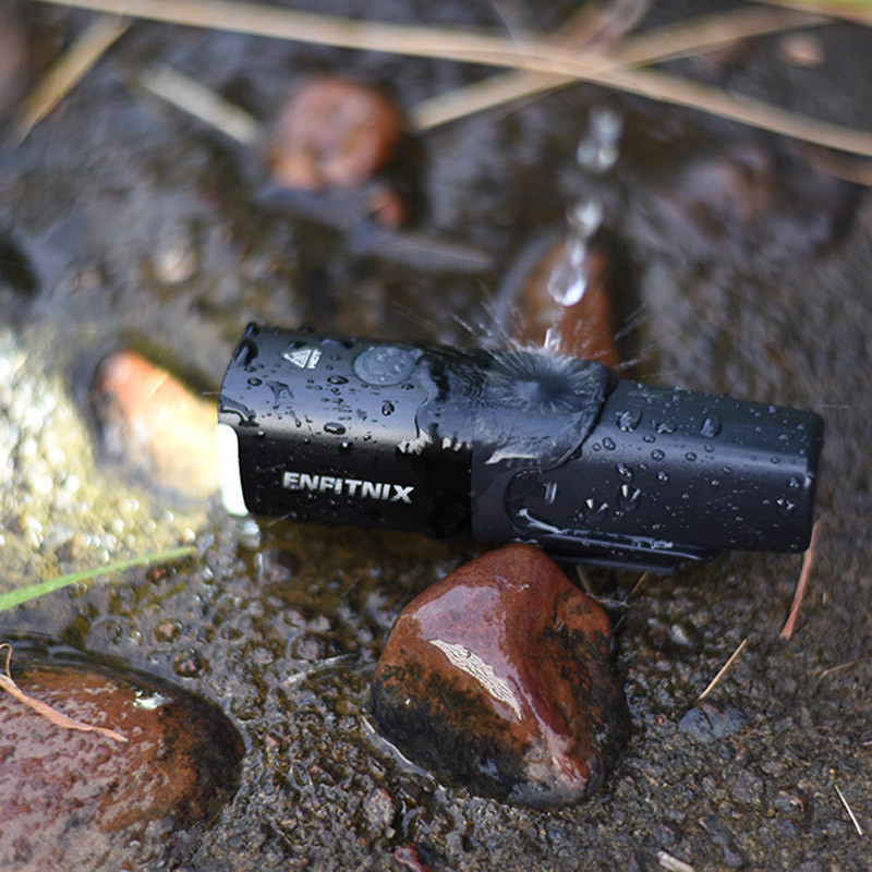 Đèn pha thông minh ánh sáng mới XOSS Enfitnix Navi800 USB có thể sạc lại Road Mountain