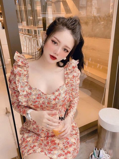 Đầm hoa cổ vuông phối bèo trên vai | BigBuy360 - bigbuy360.vn