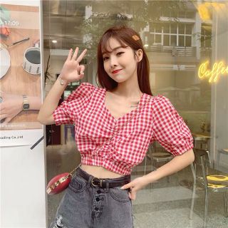 Áo croptop caro cổ v xinh