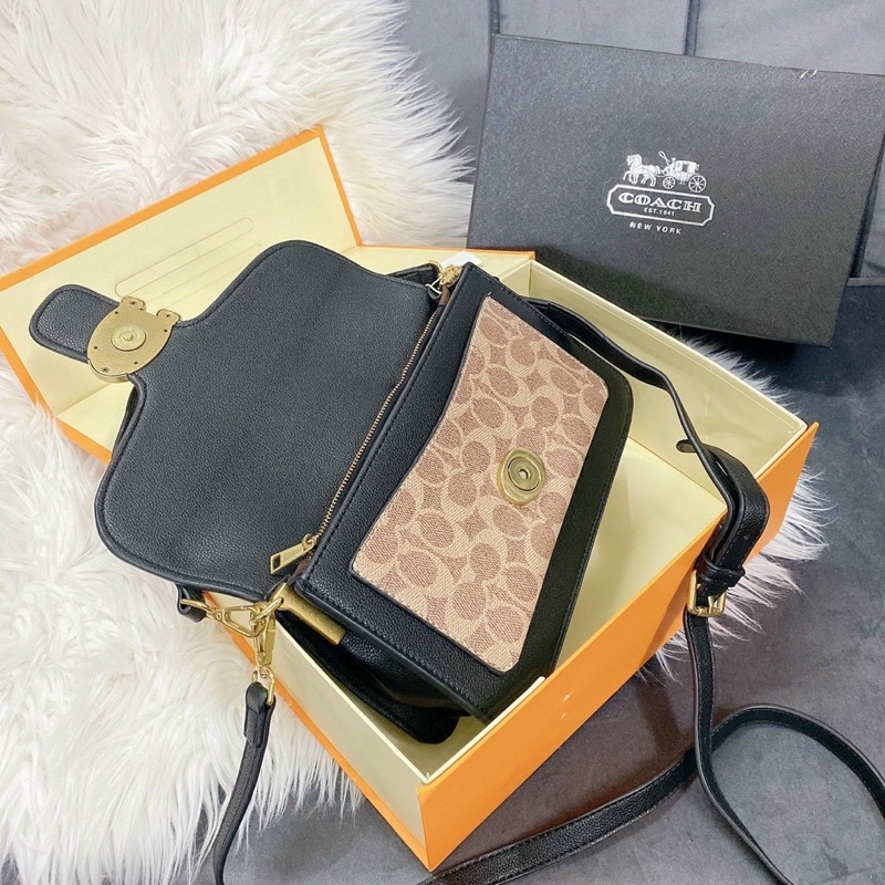 Túi Coach hot hit trong phim Penthouse