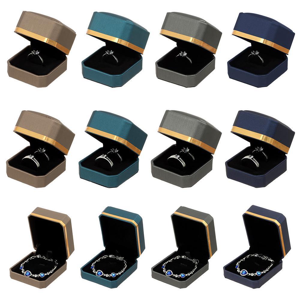 Hộp Đựng Nhẫn Cưới Bằng Nhựa Phối Nhung Ốp