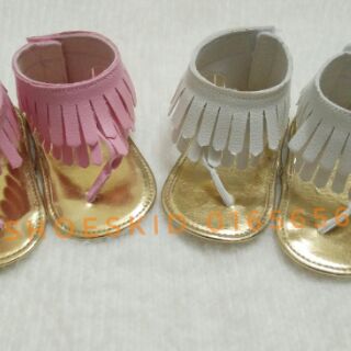 Sandal tập đi tua rua xỏ ngón cho bé gái