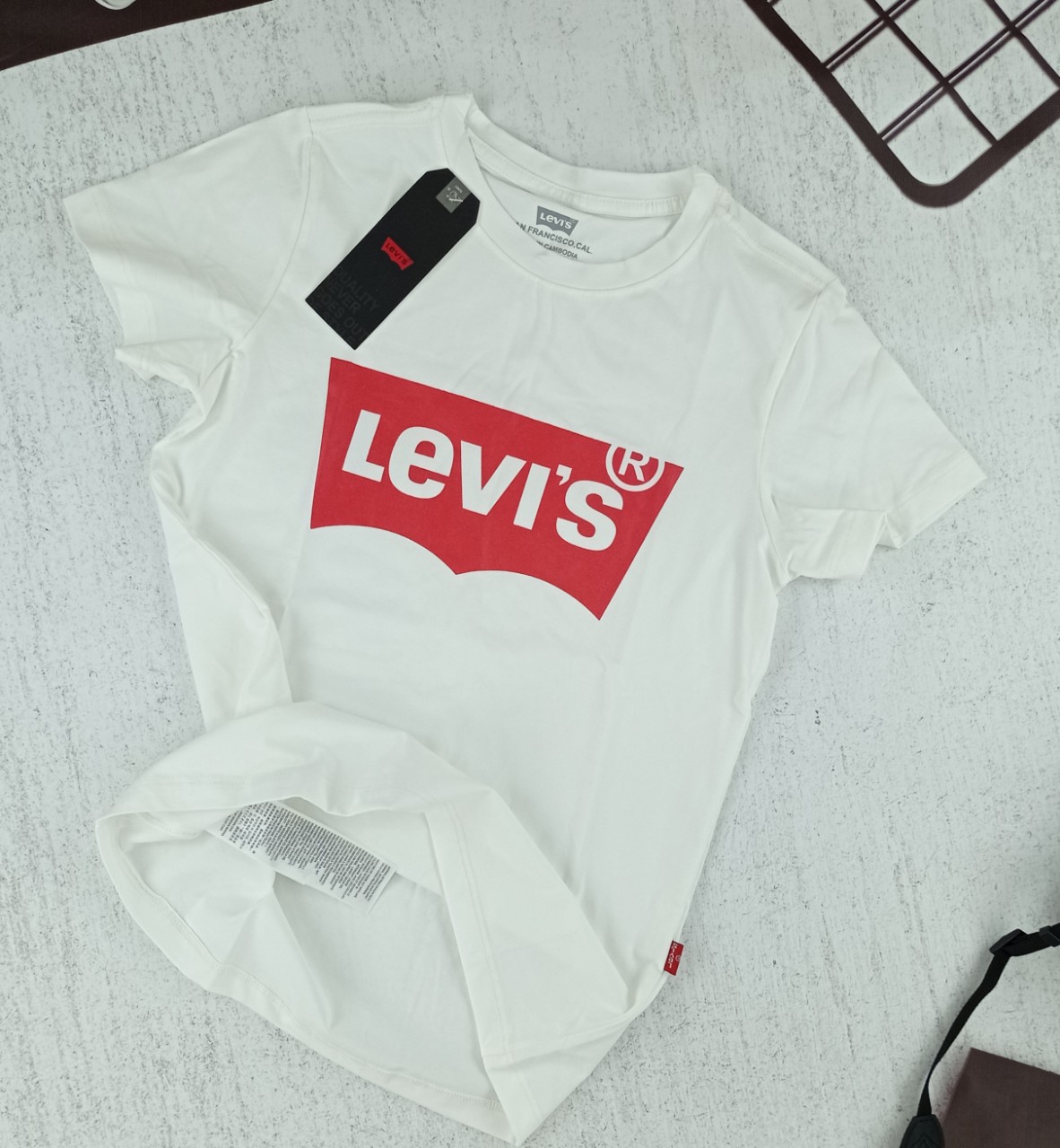 Áo thun VNXK Levis ® Basic 100% Cotton in Logo dành cho nữ TPT Shop 2021LV01