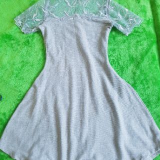 Váy và áo khoác ren nữ