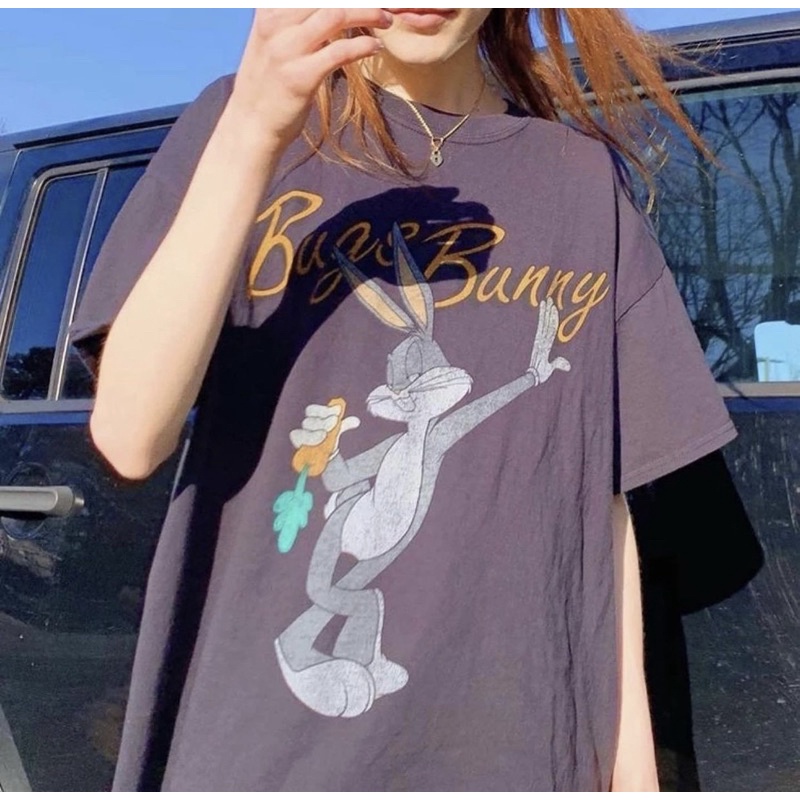 Áo phông hình thỏ Bugs form dáng oversized Brandy Melville