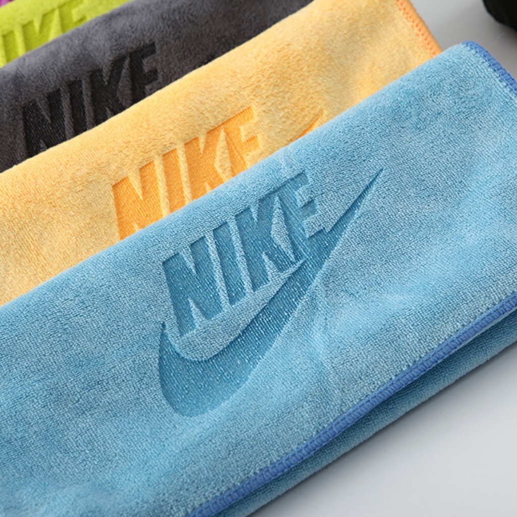 Khăn tập thể thao PUMA cao cấp (30x100cm) mềm mại và thấm hút mồ hôi cực tốt.