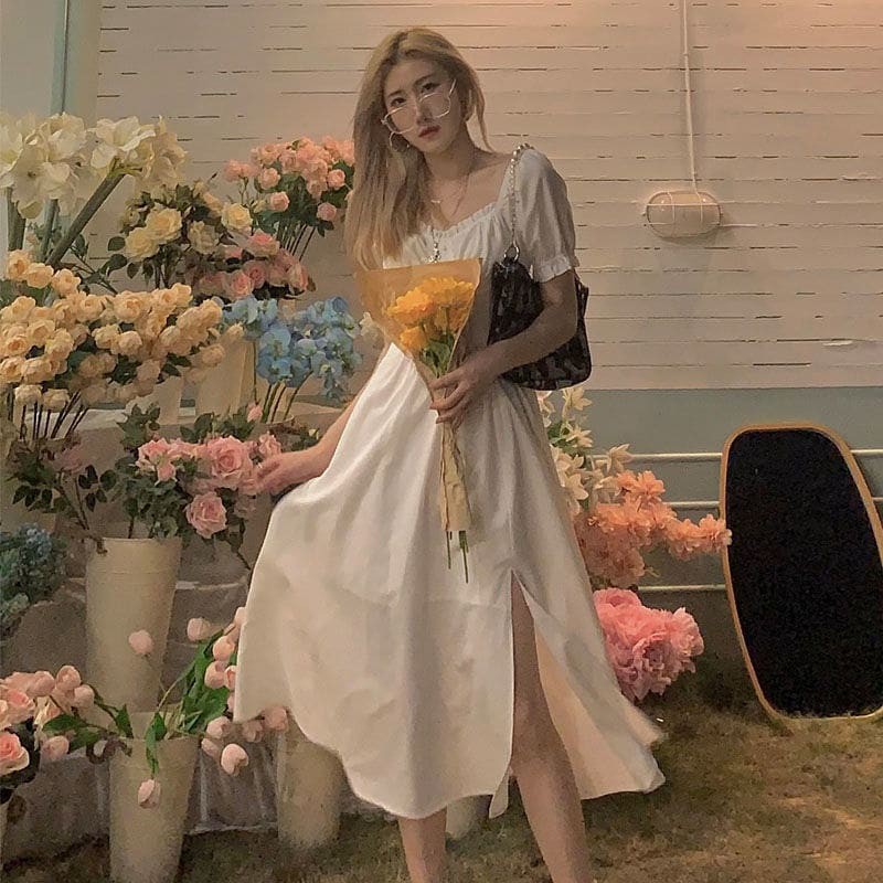 Đầm Suông Trắng Dài Hở Lưng Xẻ Tà Phong Cách Dịu Dàng Nữ Tính