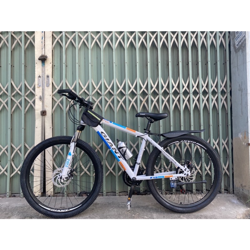 Khuyến mại xe đạp thể thao GIANT vành 26 inch  3 đĩa 7 lip 21 tốc độ dành cho người từ 1m55 đến 1m75 khung thép cực bền