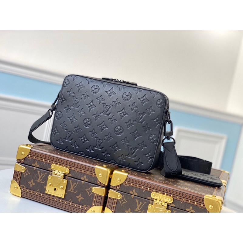Túi đeo chéo nam da thật dập vân chữ thương hiệu Louis Vuitton LV cao cấp