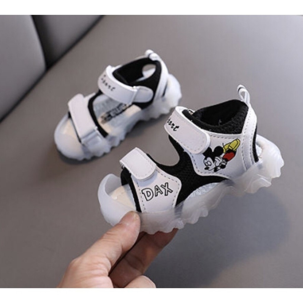 Sandal Trẻ Em Hình Mickey Có Đèn Chống Vấp Siêu Mềm Êm Chân SD02