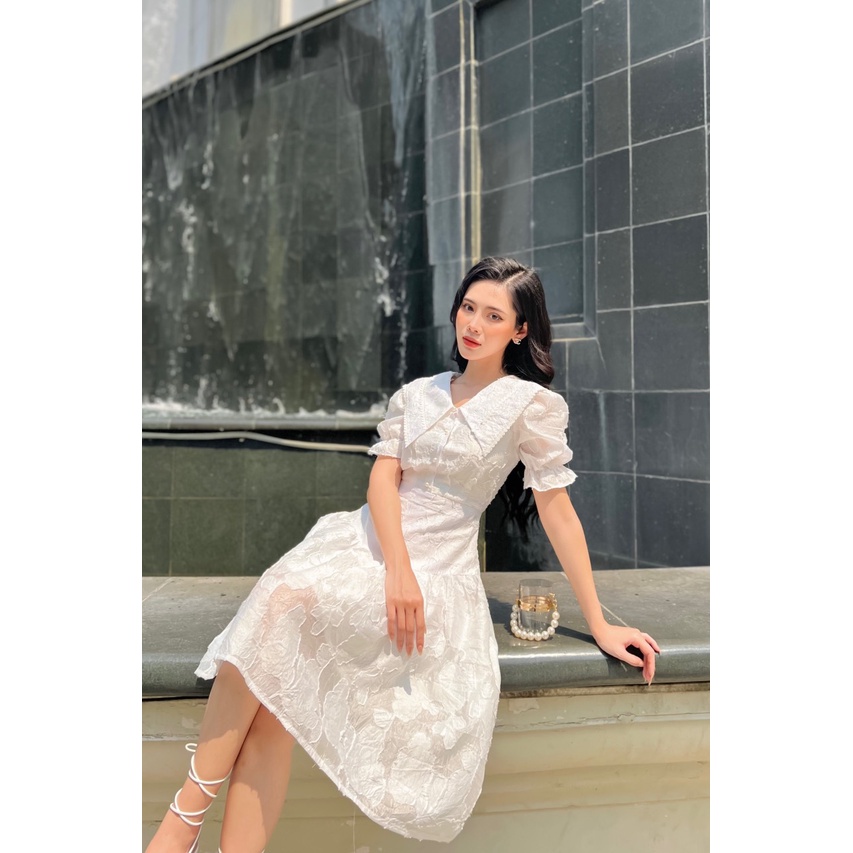 Váy tơ hoa nổi lá cổ phối ren