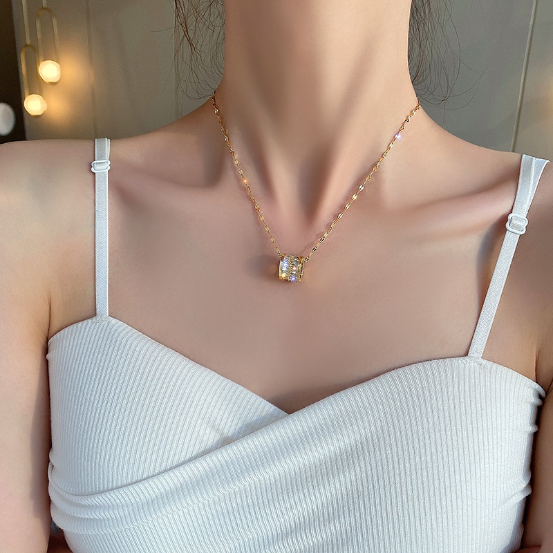 Dây chuyền nữ chất liệu titan vòng cổ đính đá pha lê thời trang thanh lịch mẫu mới 2023