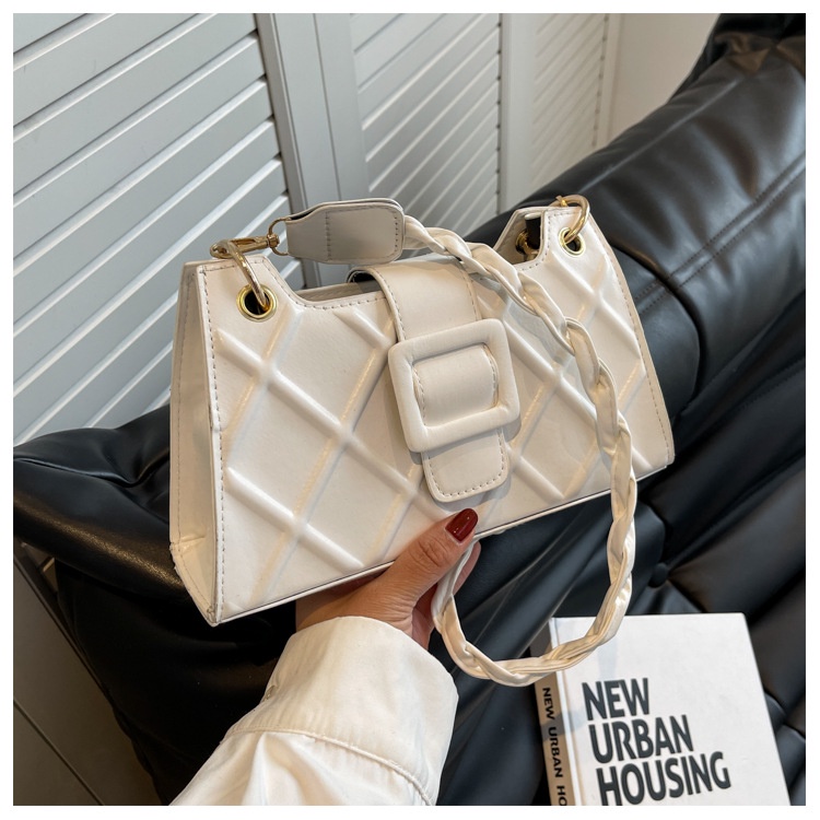 Túi xách nữ đeo chéo họa tiết caro chéo nổi lên dây đeo xoắn cá tính ngăn có dây kéo, có hai màu đen và trắng