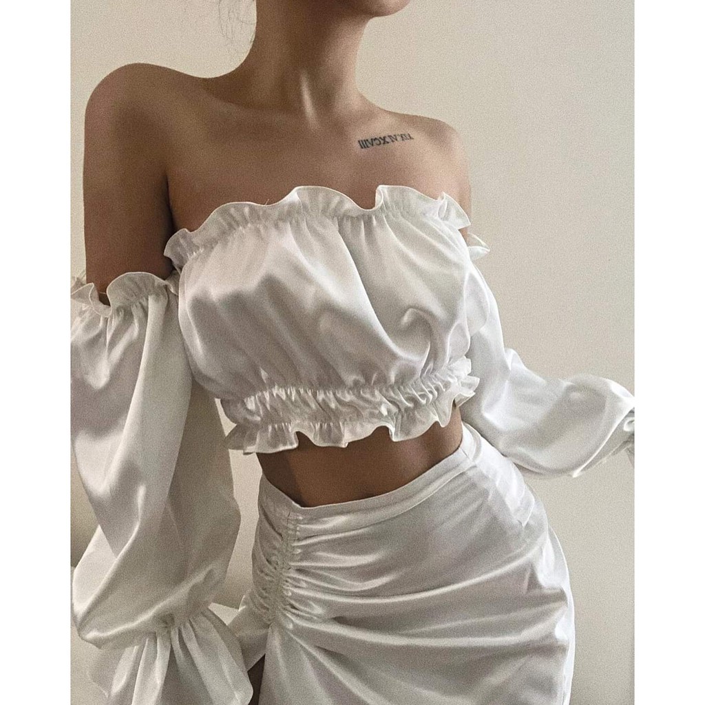 Áo croptop trắng cúp ngực tay dài xinh xắn