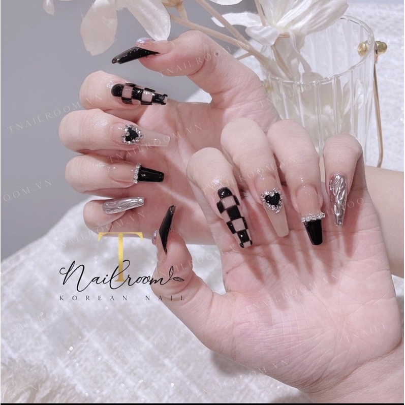 MẪU NAILBOX MÓNG UP ĐEN CARO ĐÍNH ĐÁ