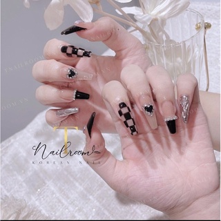 Mẫu nailbox móng up đen caro đính đá