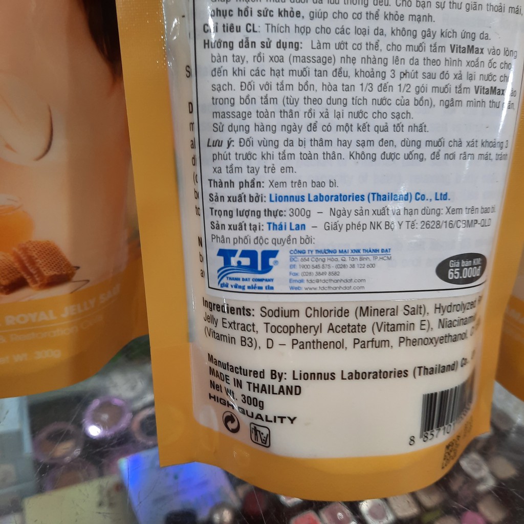Tắm Muối Khoáng Sữa Ong Chúa Vitamax 300g