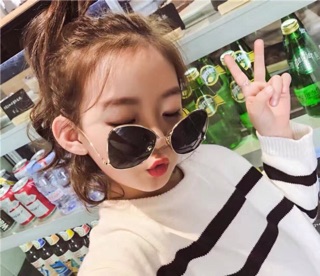 Kính mắt cho bé yêu