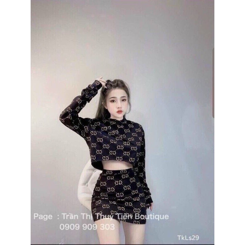 Set áo croptop tay dài và chân váy ngắn cá tính