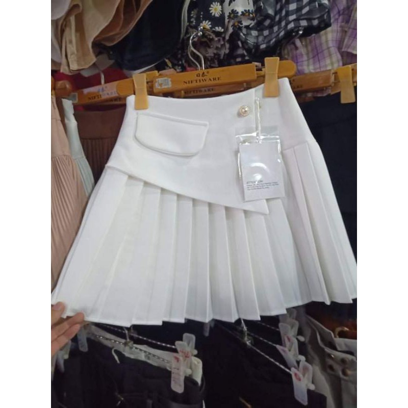 Chân váy xòe ngắn xếp ly ba cúc siêu xinh | BigBuy360 - bigbuy360.vn