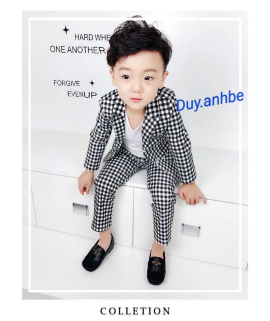 Bộ vest kẻ bé trai
