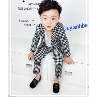 Bộ vest kẻ bé trai