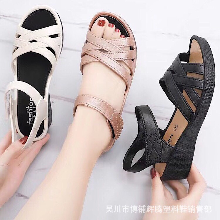 Sandal nữ đi học , đi chơi ⚡️ FREESHIP ⚡️dép nữ thời trang , đế cao su đúc đi bền,êm chân,đi mưa thoải mái
