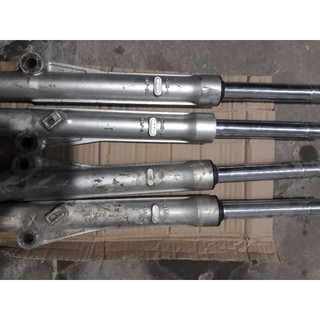 Cặp phuột trước super hay dr rin rã xe.Còn nguyên xi.Có trầy và bông sơn.