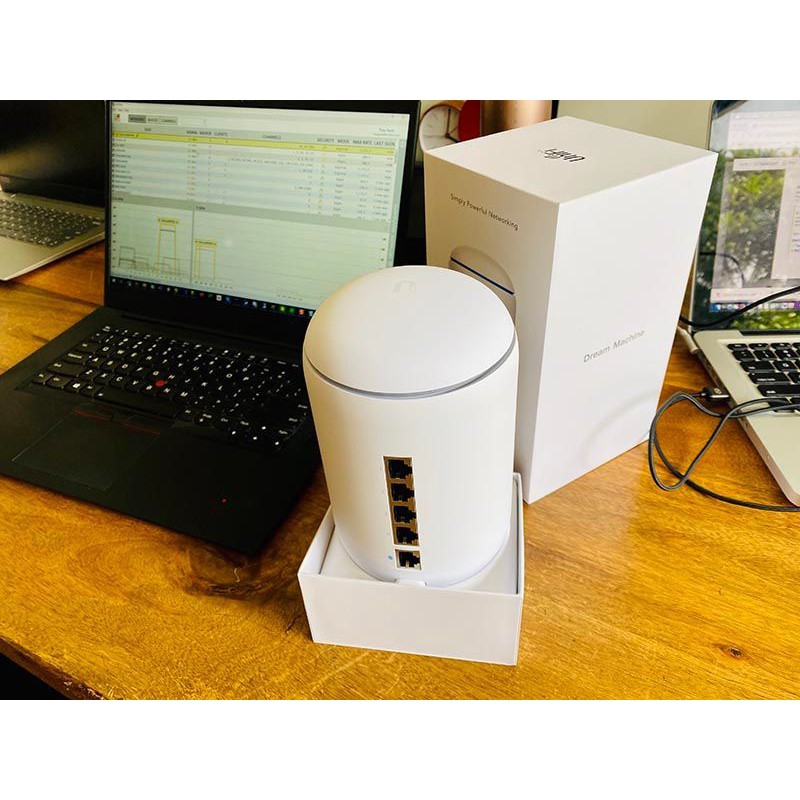 Thiết bị thu phát sóng Wifi chuyên nghiệp - UniFi Dream Machine (UDM) | BigBuy360 - bigbuy360.vn